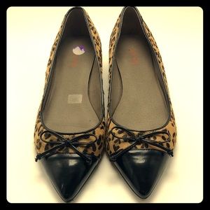 EUC LEVITY CHEETAH MONICA FLATS SIZE 8.0
